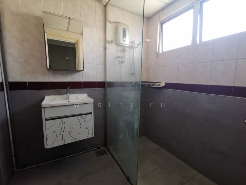 Kondominium untuk Dijual di Endah Regal Condominium - Wesley Fu - Bathroom - PropertyGuru.com.my