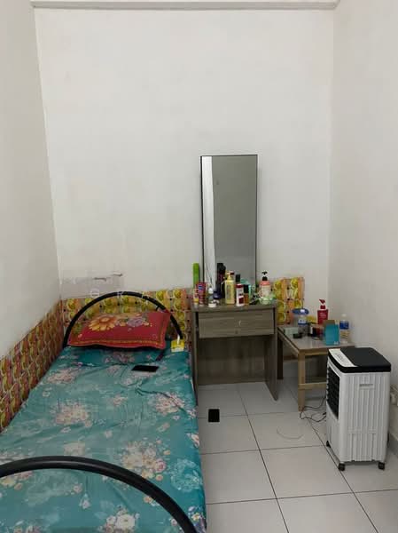 2-storey Terraced House for Sale in Taman Scientex Senai (Senai) - Grace Low - Bedroom - PropertyGuru.com.my