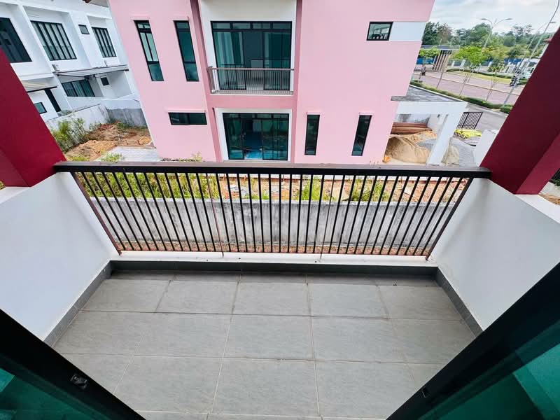 Semi-Detached House for Sale in Bandar Dato Onn (Tebrau) - Lui Lui - Balcony - PropertyGuru.com.my