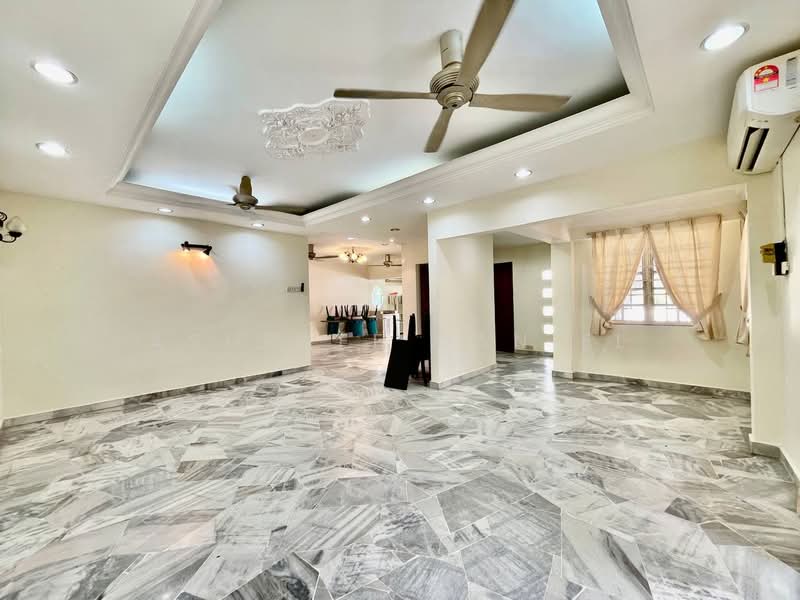 Rumah Berkembar untuk Dijual di Seksyen 9 (Shah Alam) - Ashraff Daniel - Living Room - PropertyGuru.com.my
