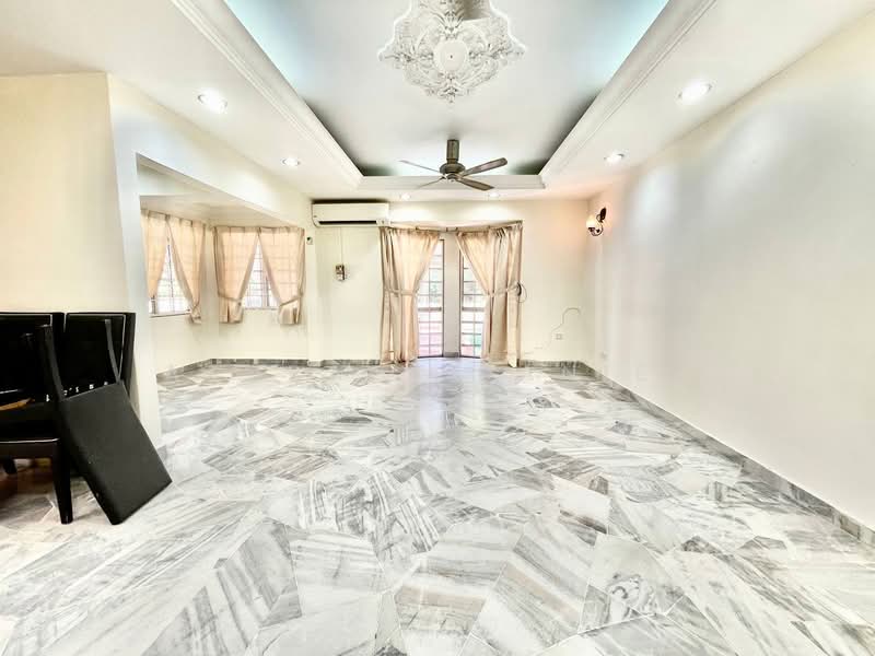 Rumah Berkembar untuk Dijual di Seksyen 9 (Shah Alam) - Ashraff Daniel - Living Room - PropertyGuru.com.my
