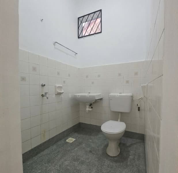 1-storey Terraced House for Sale in Taman Senai Utama (Kulai) - Jason Sim - Bathroom - PropertyGuru.com.my