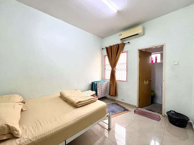2-storey Terraced House for Sale in Subang (Selangor) - Syamsul Ilham - Bedroom - PropertyGuru.com.my