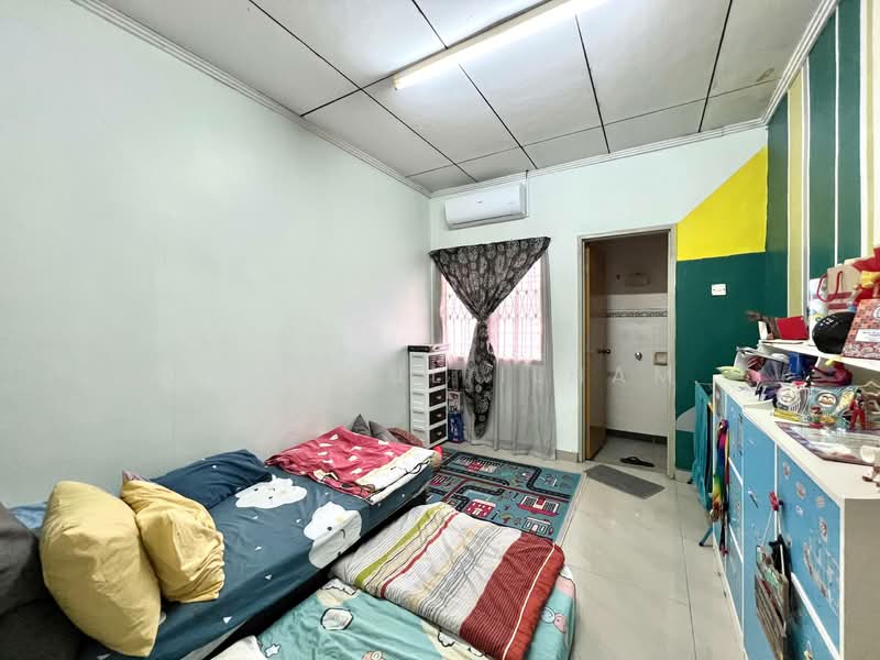 2-storey Terraced House for Sale in Subang (Selangor) - Syamsul Ilham - Bedroom - PropertyGuru.com.my