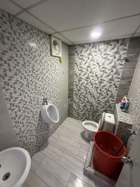 Shop for Sale in Usj 21 (Subang Jaya) - Ashraff Daniel - Bathroom - PropertyGuru.com.my