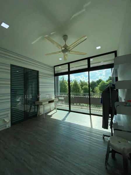 Cluster House for Sale in Taman Mount Austin (Tebrau) - Sharon Ng - Balcony - PropertyGuru.com.my