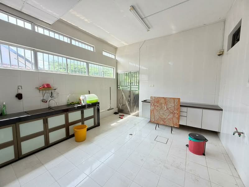 Semi-Detached House for Sale in Taman Perling (Perling) - Terry Tan - Kitchen - PropertyGuru.com.my