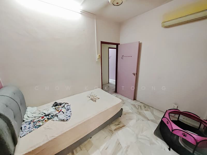 Apartment for Sale at Sri Pinang Apartment - Chow Kok Toong - Bedroom - PropertyGuru.com.my