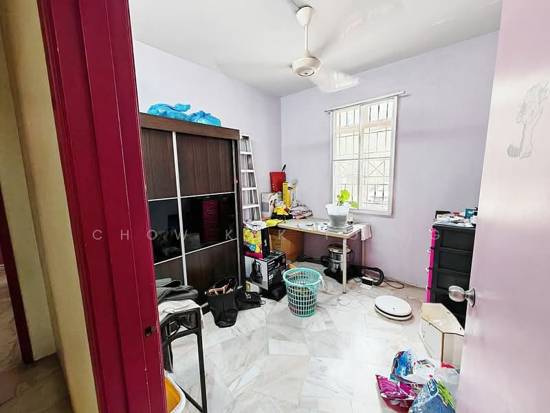 Apartment for Sale at Sri Pinang Apartment - Chow Kok Toong - Bedroom - PropertyGuru.com.my