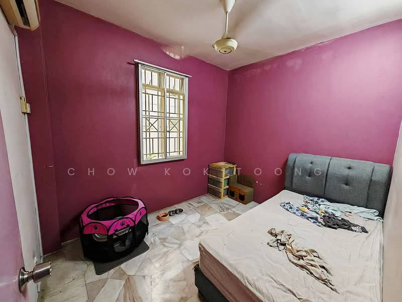 Apartment for Sale at Sri Pinang Apartment - Chow Kok Toong - Bedroom - PropertyGuru.com.my