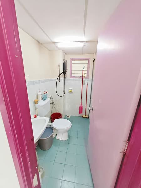 Apartment for Sale at Sri Pinang Apartment - Chow Kok Toong - Bathroom - PropertyGuru.com.my