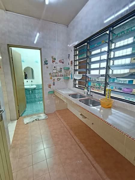 2-storey Terraced House for Sale in Taman Menglembu Timur (Menglembu) - Michelle Cheng - Kitchen - PropertyGuru.com.my