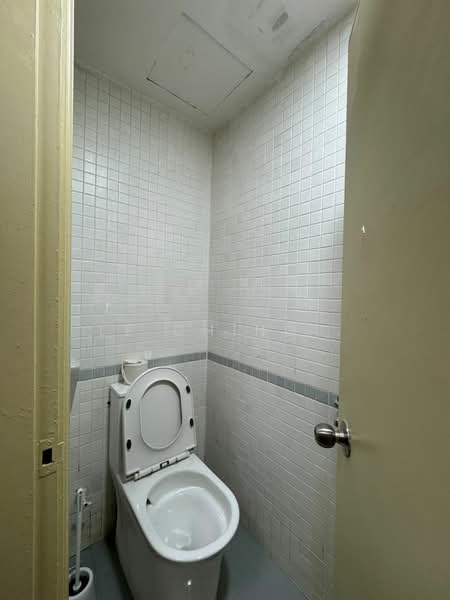 Condominium for Rent at The Straits View Condominium - Le Ching . - Bathroom - PropertyGuru.com.my