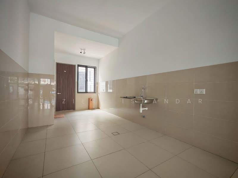 2-storey Terraced House for Sale in Elmina (Shah Alam) - Shaziery Iskandar - Kitchen - PropertyGuru.com.my