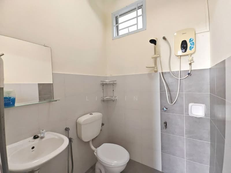 Apartment for Rent at Pangsapuri Kasturi Bandar Dato Onn - Li Min - Bathroom - PropertyGuru.com.my
