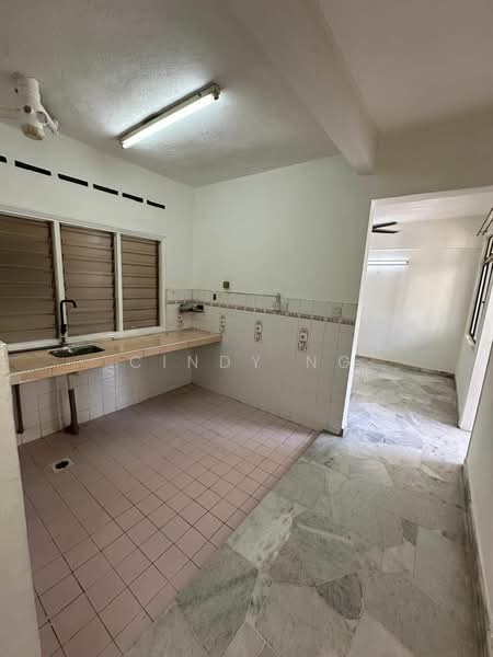 Pangsapuri untuk Dijual di Subang Perdana Goodyear Court 7 - Cindy Ng - Kitchen - PropertyGuru.com.my