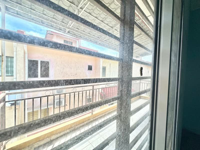 Rumah Teres 3 Tingkat untuk Dijual di Seksyen U5 (Shah Alam) - Nur Nabilah Binti Mahassan - Balcony - PropertyGuru.com.my