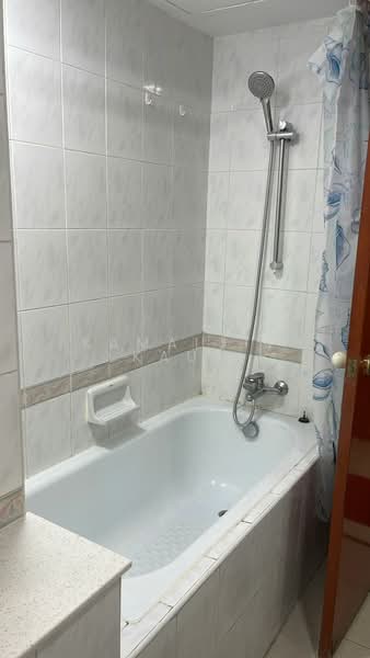 Kondominium untuk Disewa di Almaspuri - Kamaljit Kaur - Bathroom - PropertyGuru.com.my