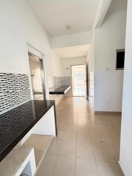 2-storey Terraced House for Sale in Sungai Buloh (Selangor) - Rohana Ishak - Kitchen - PropertyGuru.com.my