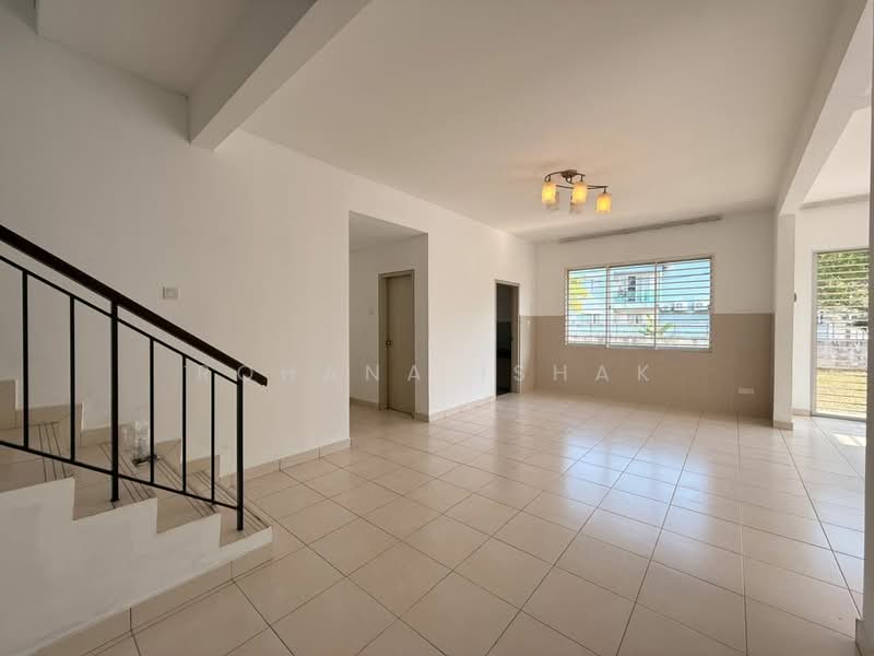 2-storey Terraced House for Sale in Sungai Buloh (Selangor) - Rohana Ishak - Living Room - PropertyGuru.com.my