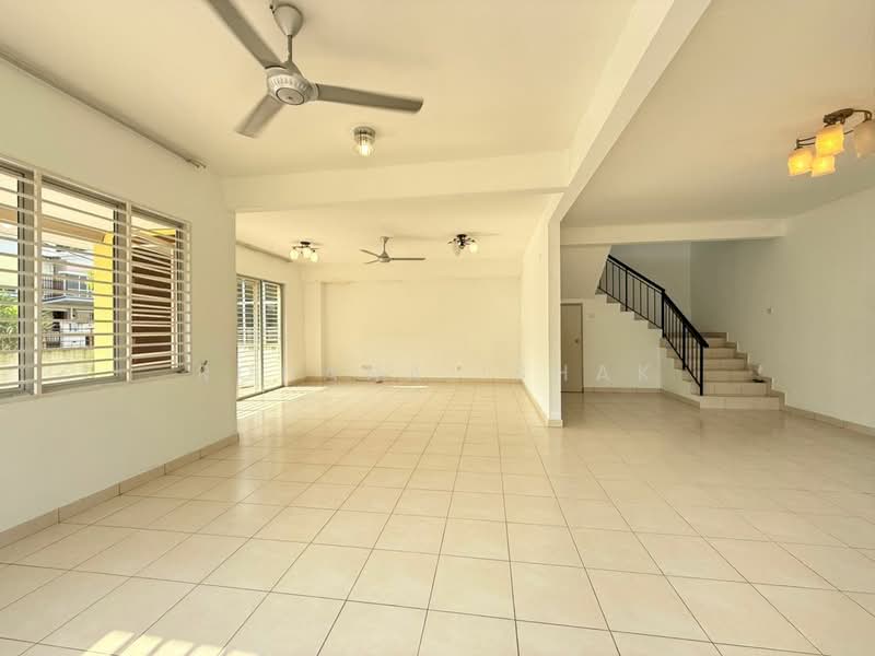 2-storey Terraced House for Sale in Sungai Buloh (Selangor) - Rohana Ishak - Living Room - PropertyGuru.com.my