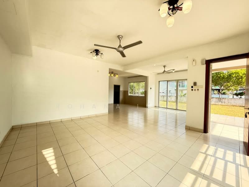 2-storey Terraced House for Sale in Sungai Buloh (Selangor) - Rohana Ishak - Living Room - PropertyGuru.com.my