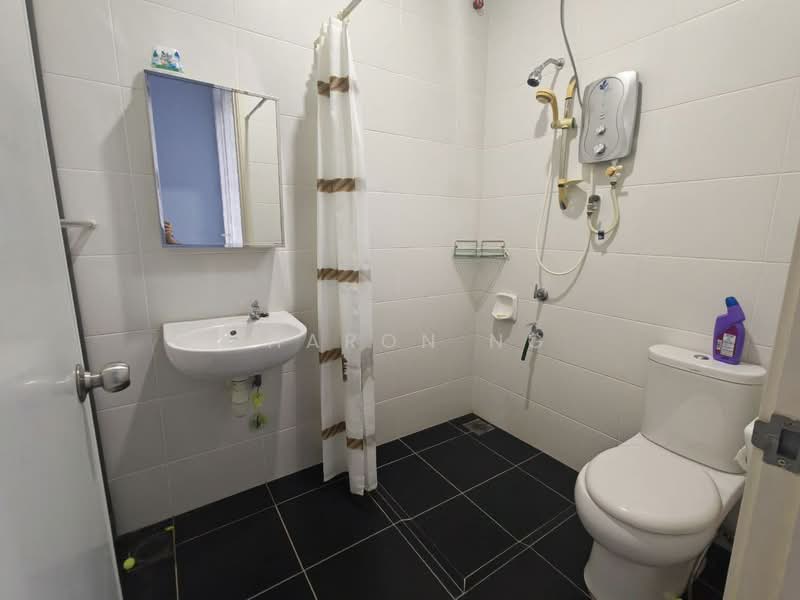 Cluster House for Sale in Setia Tropika (Johor Bahru) - Sharon Ng - Bathroom - PropertyGuru.com.my