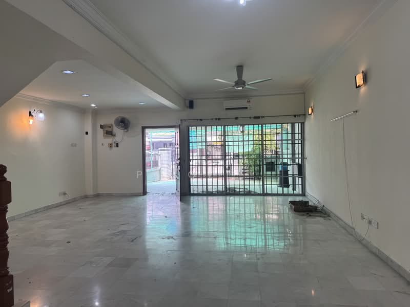 2-storey Terraced House for Sale in Bukit Rahman Putra (Sungai Buloh) - PeiGee . - Living Room - PropertyGuru.com.my