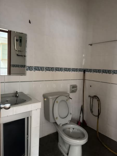 2-storey Terraced House for Sale in Bukit Rahman Putra (Sungai Buloh) - PeiGee . - Bathroom - PropertyGuru.com.my