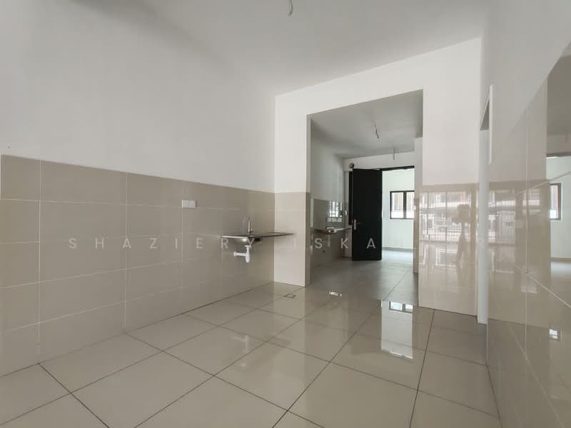 2-storey Terraced House for Sale in Elmina (Shah Alam) - Shaziery Iskandar - Kitchen - PropertyGuru.com.my