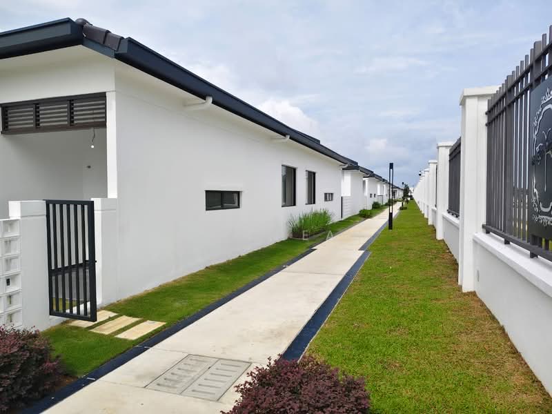 Rumah Teres 1 Tingkat untuk Disewa di Eco Grandeur (Puncak Alam) - KC Cheah - Exterior - PropertyGuru.com.my