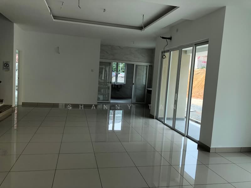 Rumah Berkembar untuk Dijual di Bandar Sungai Long (Selangor) - Shanny Tan - Living Room - PropertyGuru.com.my