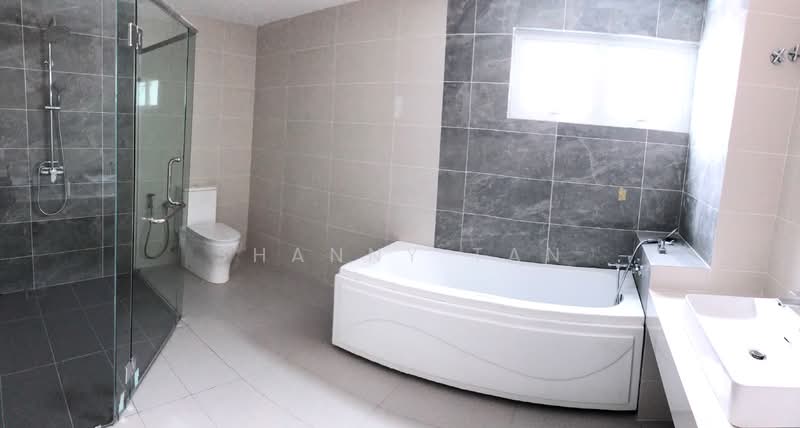 Rumah Berkembar untuk Dijual di Bandar Sungai Long (Selangor) - Shanny Tan - Bathroom - PropertyGuru.com.my