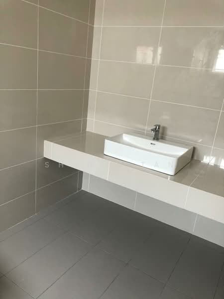 Rumah Berkembar untuk Dijual di Bandar Sungai Long (Selangor) - Shanny Tan - Bathroom - PropertyGuru.com.my