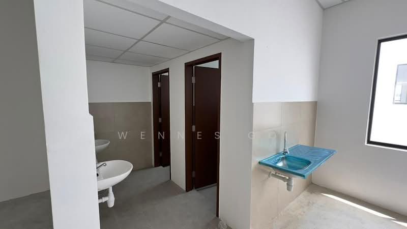 Shop / Office for Rent in Austin Crest (Johor Bahru) - Wennes Go - Bathroom - PropertyGuru.com.my