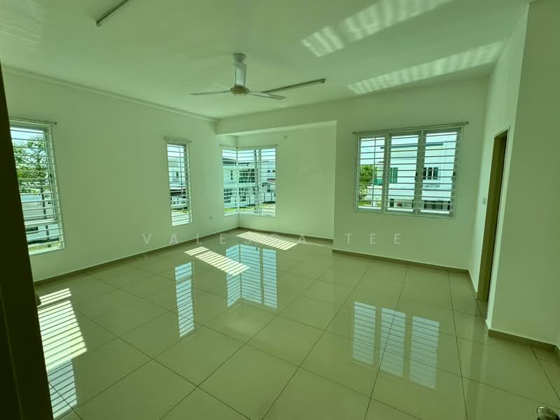 Rumah Teres untuk Dijual di Bandar Sri Sendayan (Negeri Sembilan) - Valesca Tee - Living Room - PropertyGuru.com.my