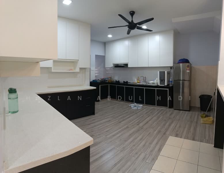 2-storey Terraced House for Sale in Denai Alam (Shah Alam) - Hazlan Abdul Hadi - Kitchen - PropertyGuru.com.my