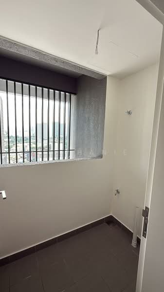 Servis Apartment untuk Dijual di D'Ivo - Stephanie YIP - Balcony - PropertyGuru.com.my
