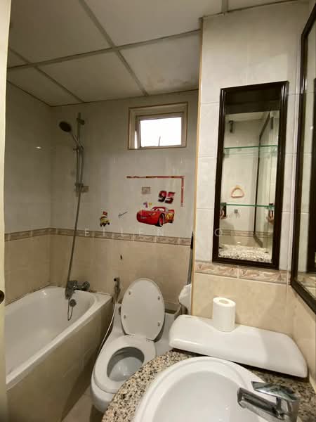 Kondominium untuk Disewa di Gold Coast Resort Condominium - Ellen Go - Bathroom - PropertyGuru.com.my