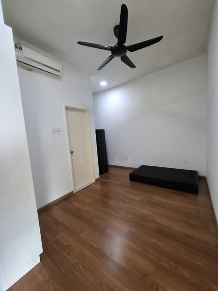 Apartment for Sale at Nusa Heights (Nusa Puncak) - Lui Lui - Bedroom - PropertyGuru.com.my