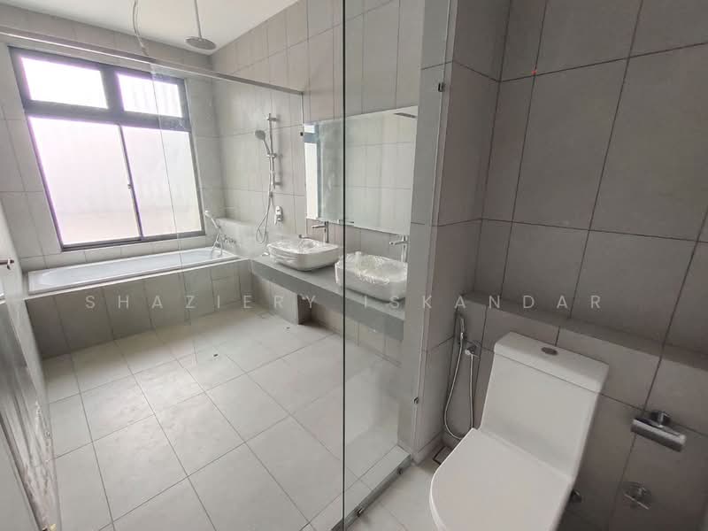 Rumah Berkembar untuk Dijual di Elmina (Shah Alam) - Shaziery Iskandar - Bathroom - PropertyGuru.com.my
