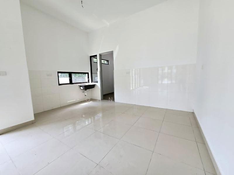 Terraced House for Sale in Bandar Kinrara Seksyen 1 (Bandar Kinrara) - John Lee - Kitchen - PropertyGuru.com.my