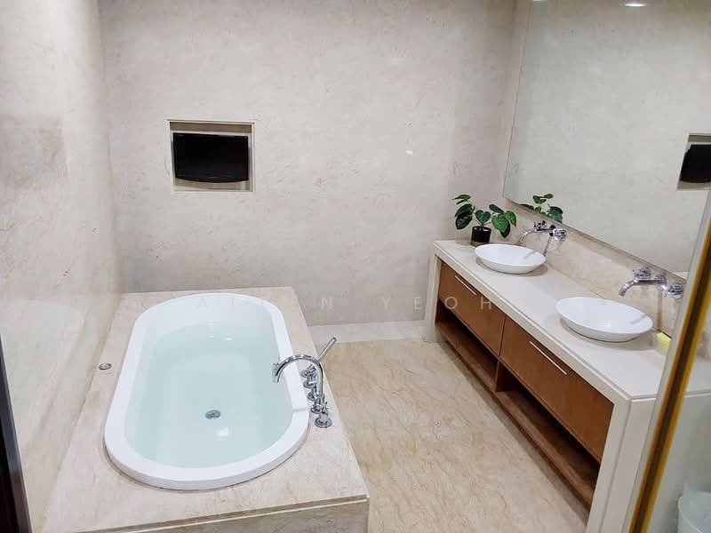 Servis Apartment untuk Dijual di Straits Quay (The Suites at Waterside) - Allen Yeoh - Bathroom - PropertyGuru.com.my