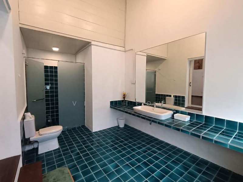 Shop for Sale in George Town (Penang) - Vick Teoh - Bathroom - PropertyGuru.com.my