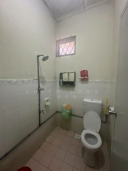 1-storey Terraced House for Sale in Taman Senai Utama (Kulai) - Shieh Long Chen - Bathroom - PropertyGuru.com.my