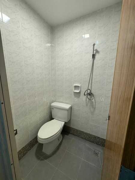 Kondominium untuk Disewa di Gurney Beach Resort - Lynnz Seow - Bathroom - PropertyGuru.com.my