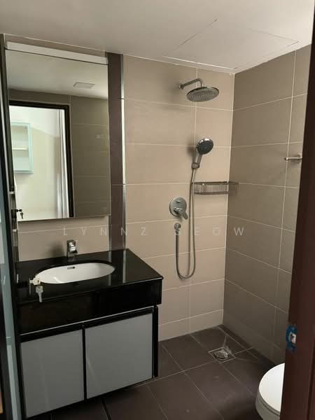 Kondominium untuk Disewa di Gurney Beach Resort - Lynnz Seow - Bathroom - PropertyGuru.com.my