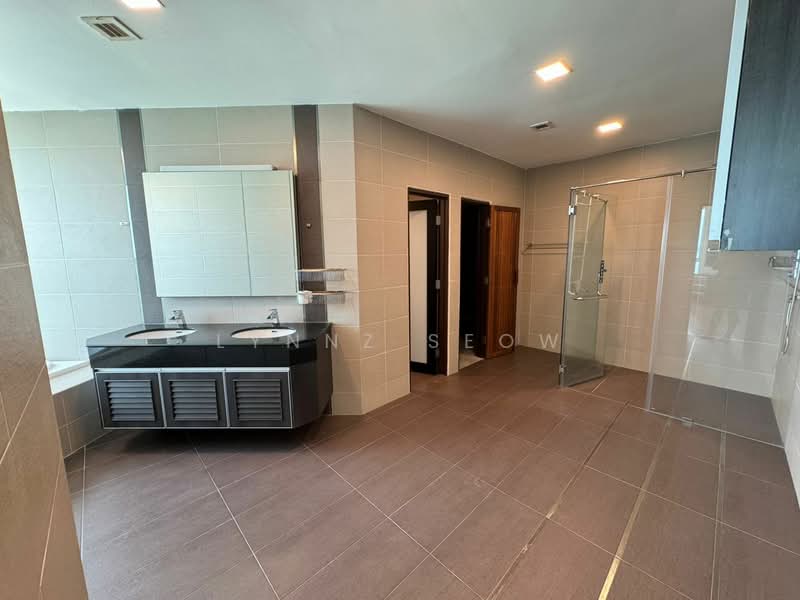 Kondominium untuk Disewa di Gurney Beach Resort - Lynnz Seow - Bathroom - PropertyGuru.com.my