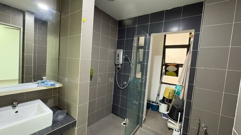 Servis Apartment untuk Disewa di Hedgeford 10 Residences - Karen Pong - Bathroom - PropertyGuru.com.my