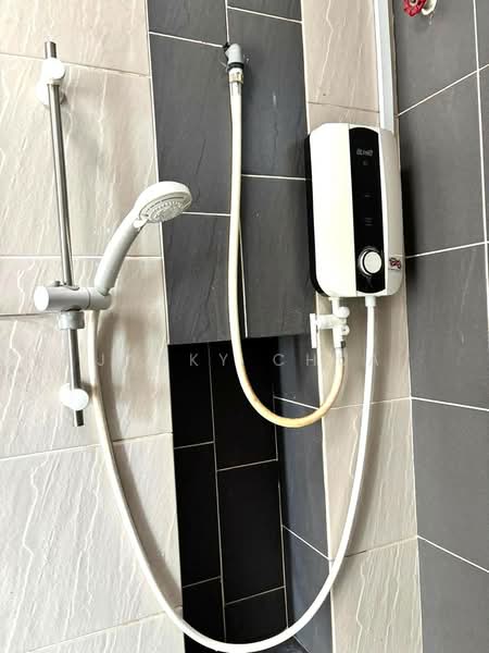 Kondominium untuk Dijual di D'Rich Executive Suites - Jacky Chua - Bathroom - PropertyGuru.com.my